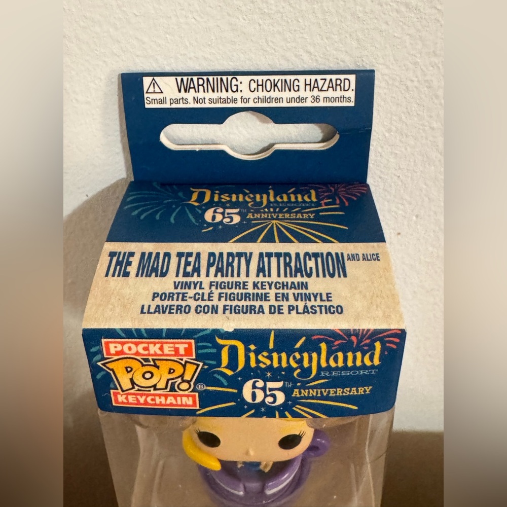 Funko Pocket Pop The Mad Tea Party Attraction And Alice Keychain - Picture 2 of 5